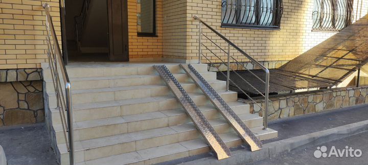 Пандус для инвалидов / Поручень для инвалидов