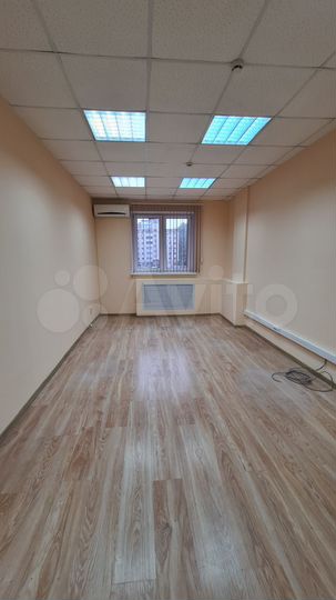 Офис с парковкой в центре города, 266.7 м²