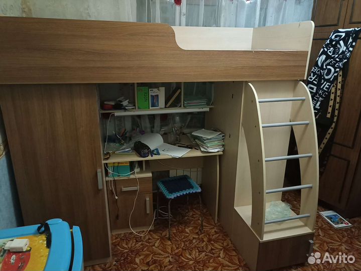 Двухъярусная кровать