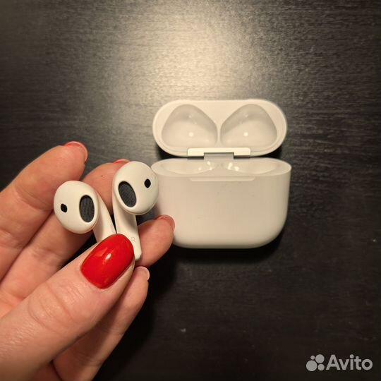 Наушники Apple AirPods 4 с шумоподавлением