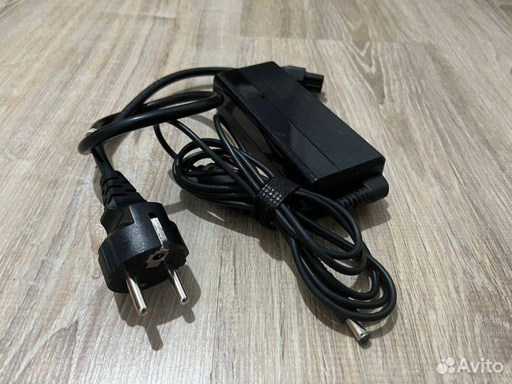 Неттоп Intel NUC i5 Core i5 8259U