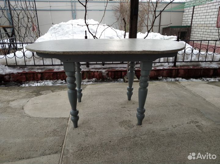 Стол и стулья