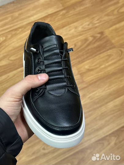 Кроссовки новые мужские