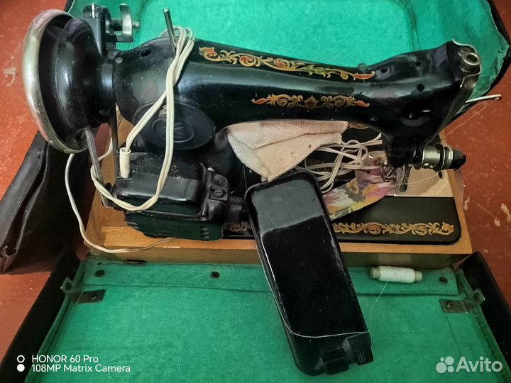 Швейная машинка ножная