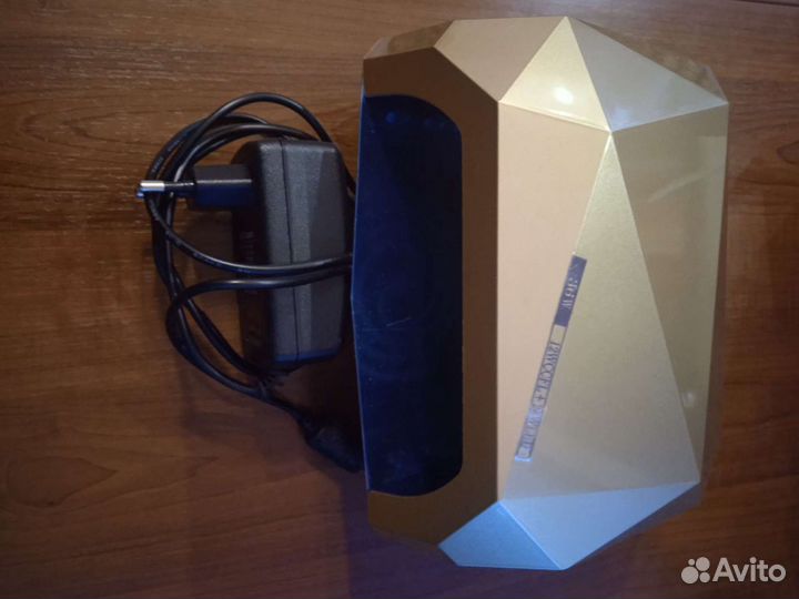 Ультрафиолетовая лампа для сушки ногтей