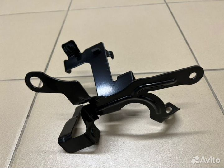 Кронштейн кузова Nissan Terrano 45Т.км 1.6 H4M