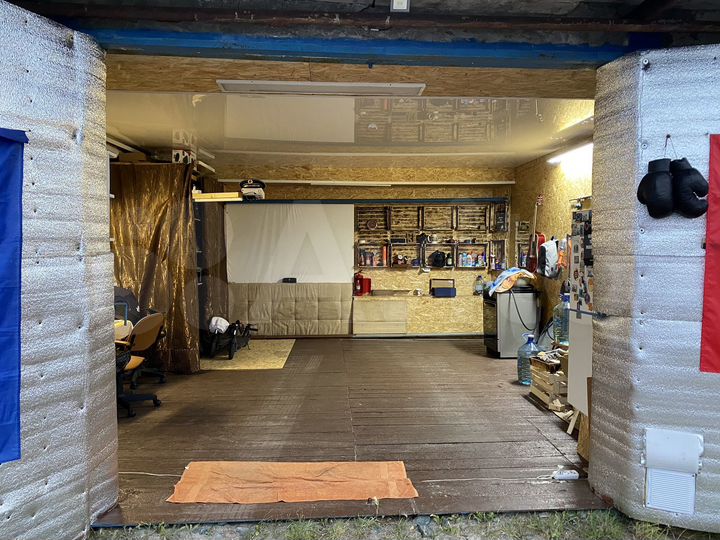 Гараж, > 30 м²