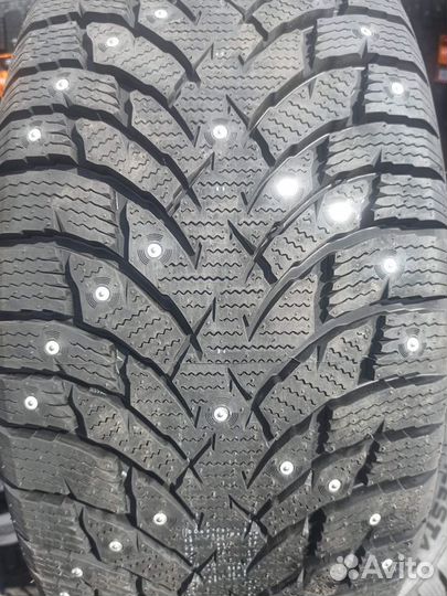 Tourador Ice Star TSW1 245/40 R19 и 275/35 R19 100T