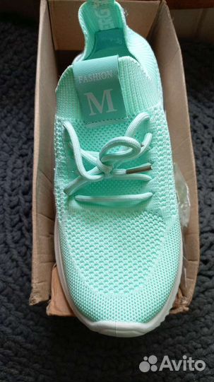 Кроссовки женские