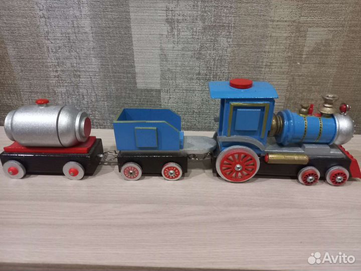 Паровозик деревянный