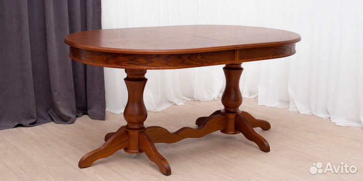 Стол и стулья из массива дерева