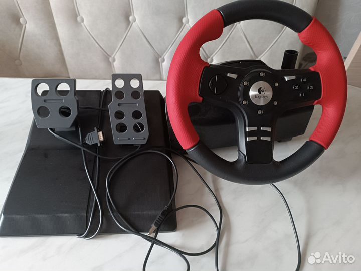Игровой руль с педалями Logitech для пк