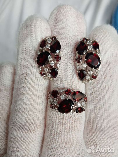 Комплект с природным гранатом