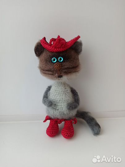 Кот интерьерный вязаный