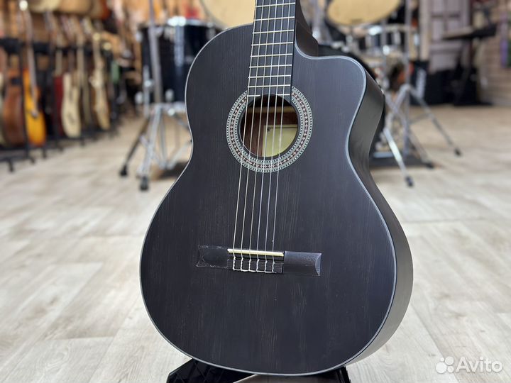 Классическая гитара черная