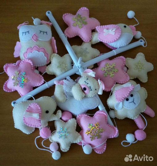 Музыкальный мобиль на кроватку из фетра