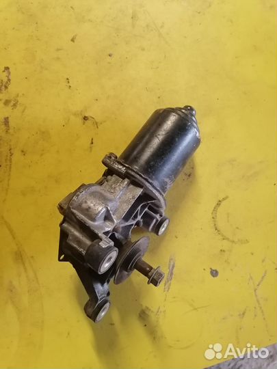 Моторчик стеклоочистителя Nissan Terrano