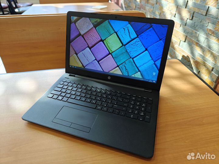 Современный ноутбук HP на i5
