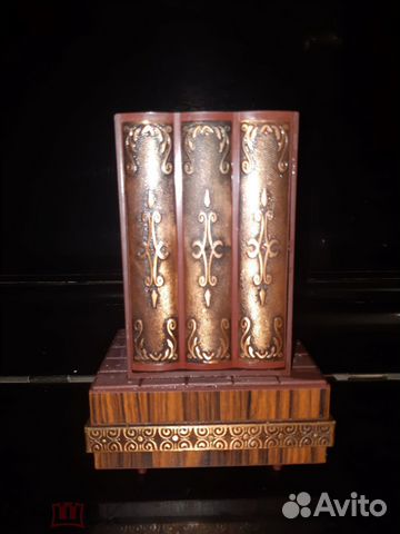 Керосиновая лампа и музыкальная шкатулка СССР