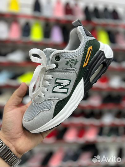 Кроссовки женские new balance