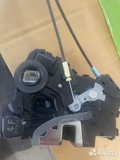 Замок двери Toyota Highlander 2