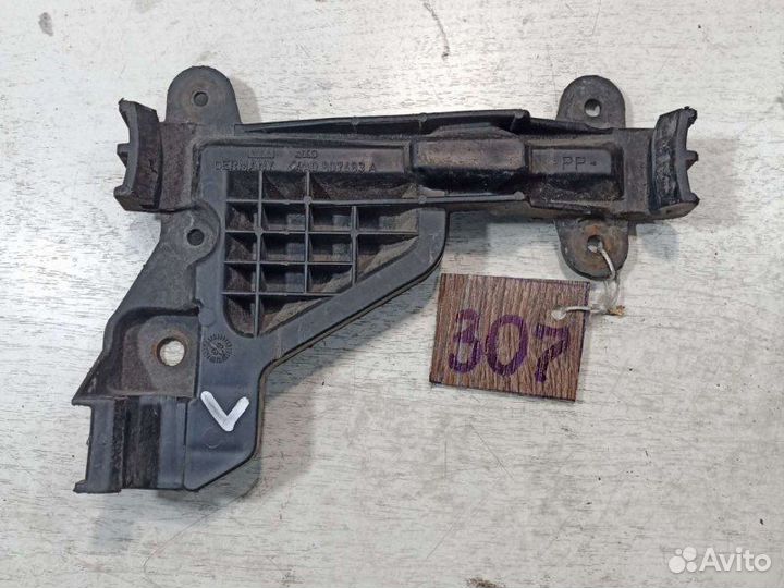 Крепление бампера заднее левое Audi 100 седан 2.8