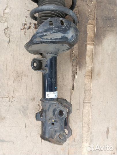 Стойка амортизатора передняя правая Honda Cr-V 3