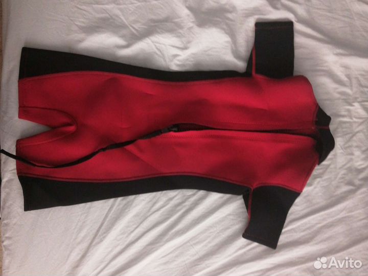 Неопреновый костюм для плавания