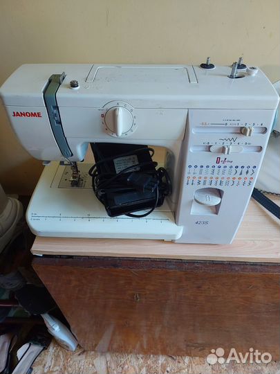 Швейная машинка janome 423s б/у