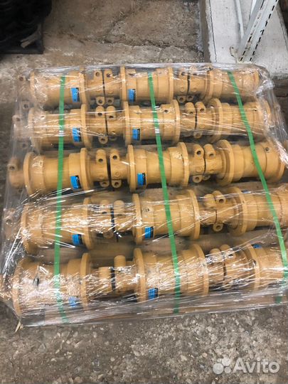 Каток опорный Hyndai R220LC-9 (81Q6-11011)