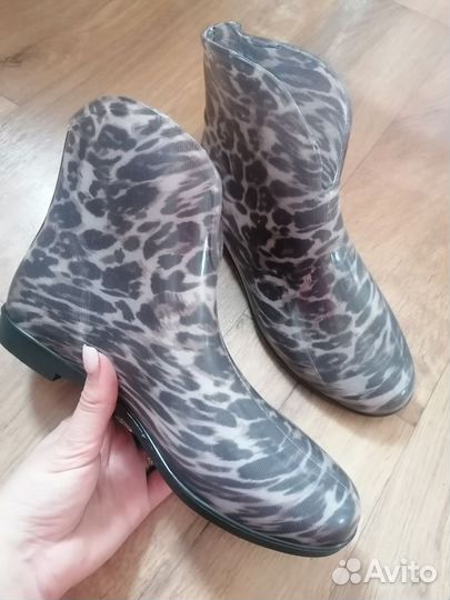 Резиновые сапоги новые