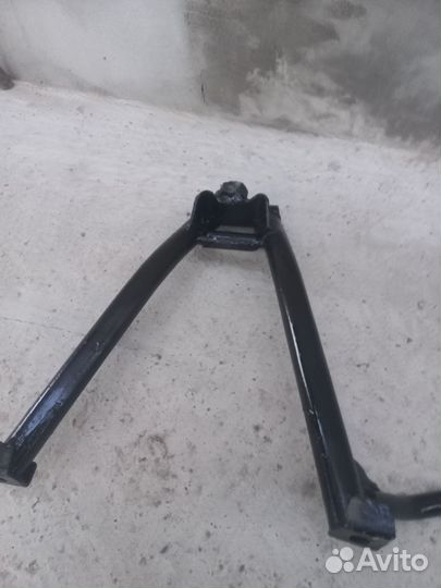 Подножка центральная