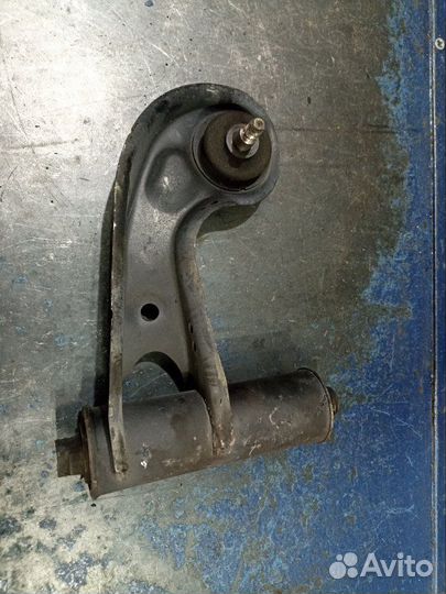 Рычаг верхний передний правый Chrysler Crossfire