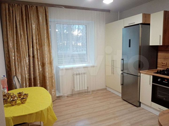 1-к. квартира, 42 м², 1/3 эт.