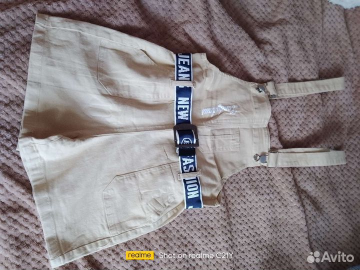 Продается джинсовый комбинезон