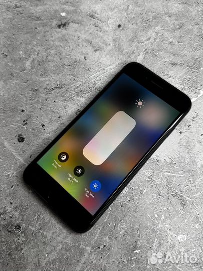 iPhone 8, 64 ГБ
