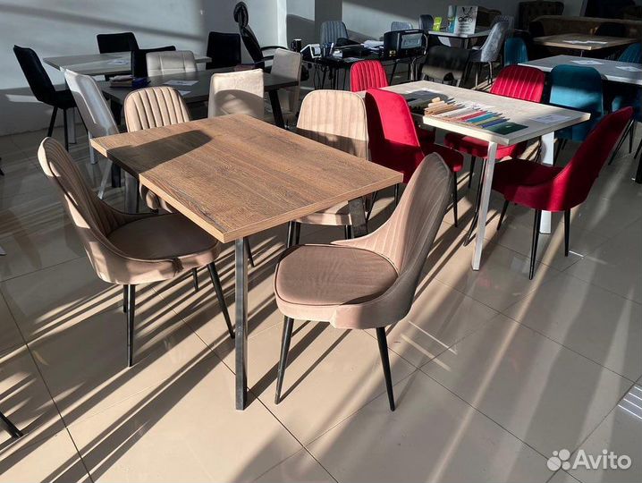 Стол и стулья