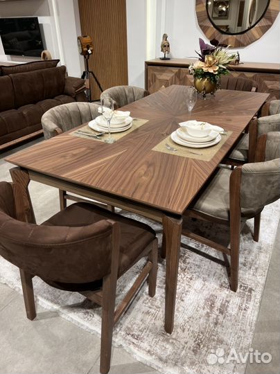 Кухонный стол и стулья