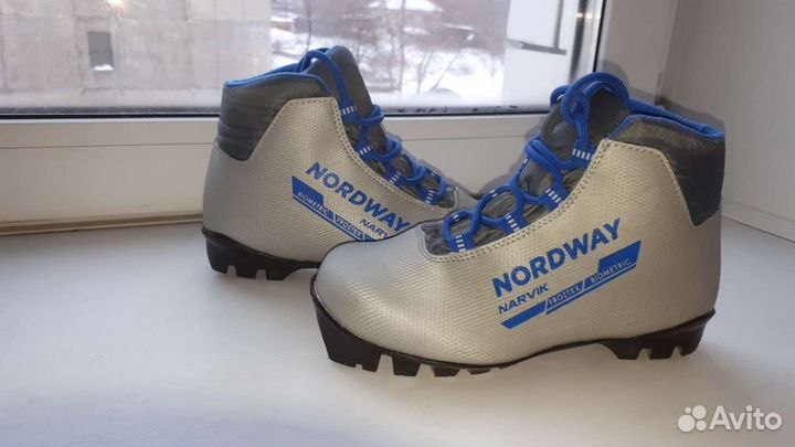 Продам лыжные ботинки размер 34