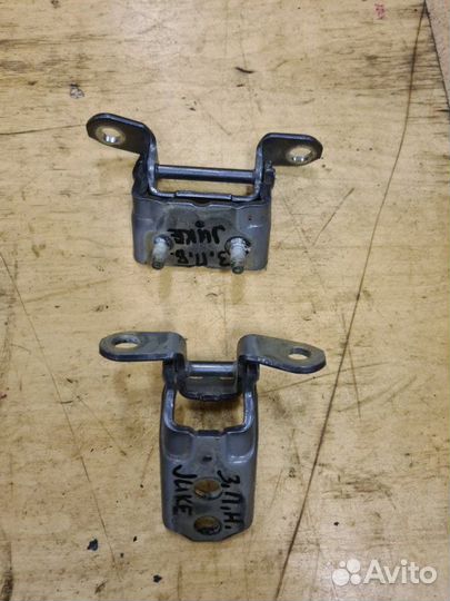 Петля двери задняя правая Nissan Juke F15 hr16de