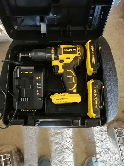 Дрель-шуруповёрт Stanley SBD20S2K 18 V