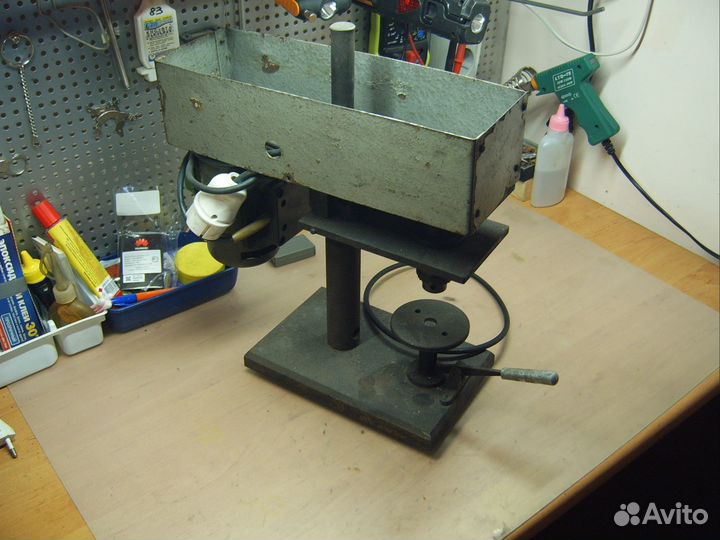 Настольный сверлильный станок для точных работ