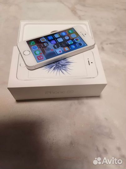 iPhone SE, 32 ГБ