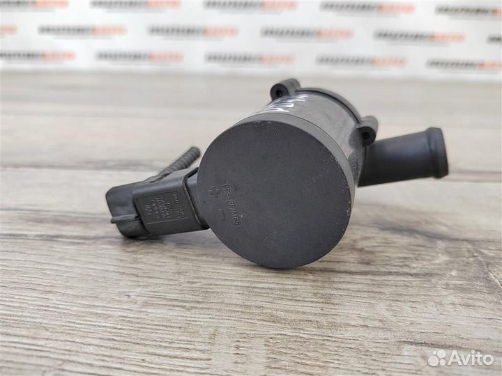 Насос водяной вспомогательный volkswagen Golf 6 Э