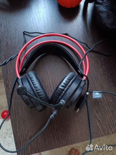 Проводные наушники с микрофоном