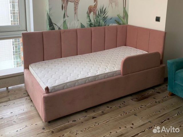 Кровать с бортиком