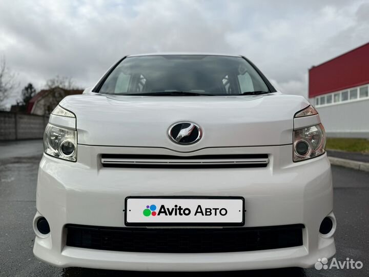 Toyota Voxy 2.0 CVT, 2010, 174 595 км