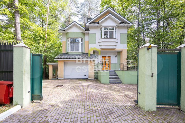 Дом 340 м² на участке 12 сот.