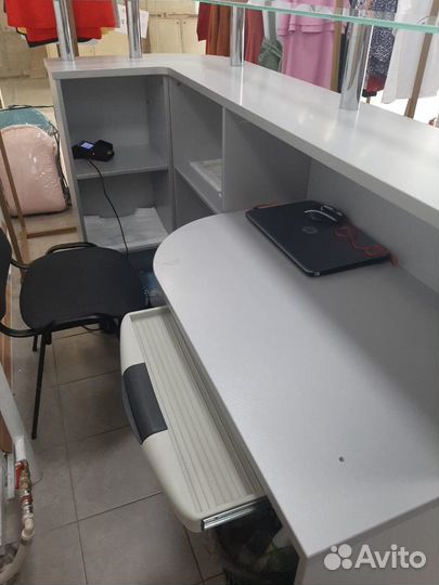 Стойка ресепшн