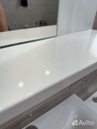 Полка в ванную с зеркалом